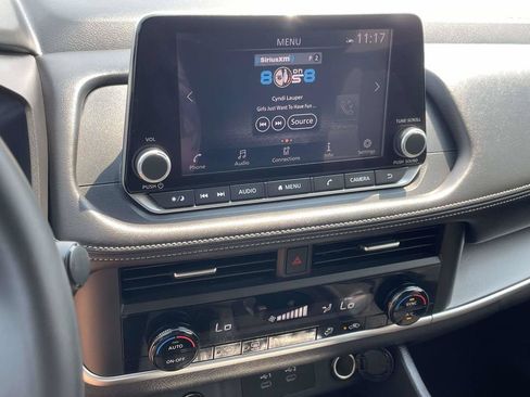 Used 2025 Nissan Rogue SV AWD/4WD image 17