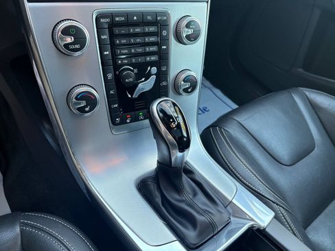 Used 2018 Volvo S60 T5 Dynamic image 30