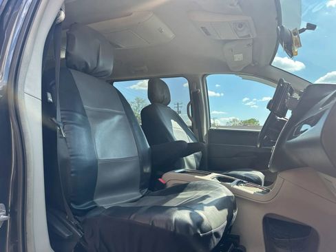 Used 2012 Dodge Grand Caravan Crew FWD image 9