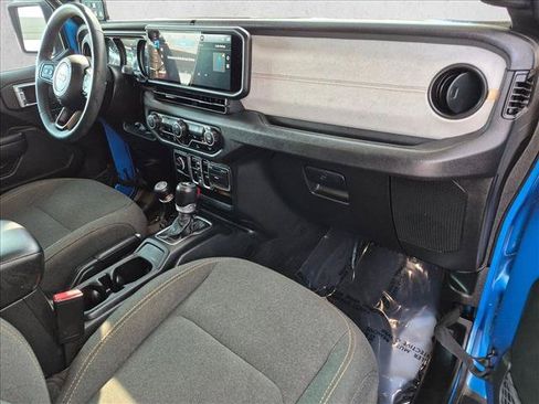 Used 2024 Jeep Wrangler Unlimited w/ Convenience Group AWD/4WD image 30
