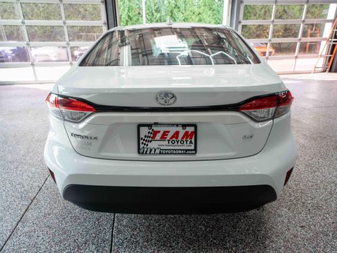 Used 2025 Toyota Corolla LE FWD image 3