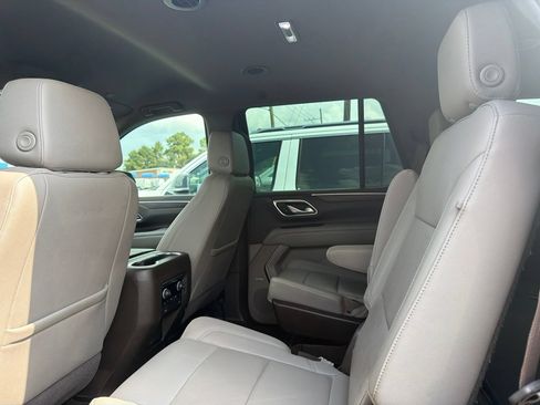 Used 2022 Chevrolet Tahoe Z71 w/ Luxury Package AWD/4WD image 12