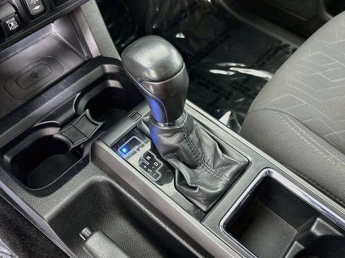 Used 2019 Toyota Tacoma TRD Off-Road w/ Technology Package AWD/4WD image 20