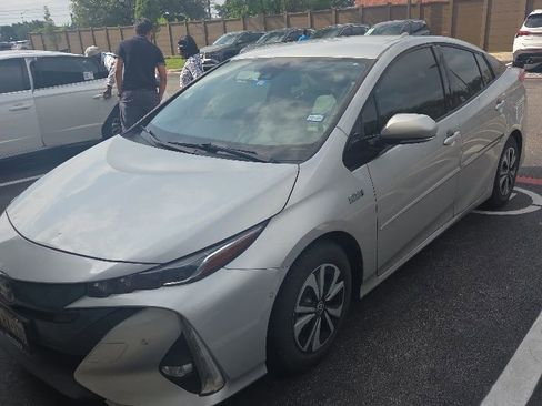 Used 2018 Toyota Prius Prime Advanced FWD image 1