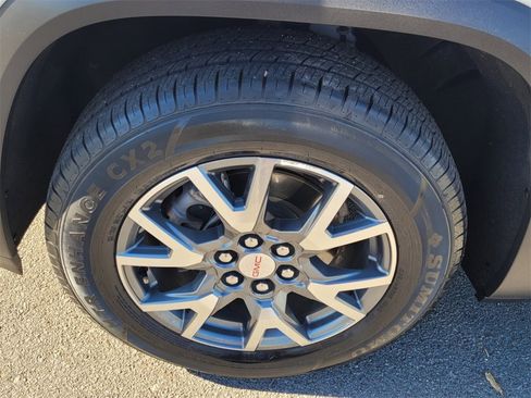 Used 2023 GMC Acadia SLT image 16