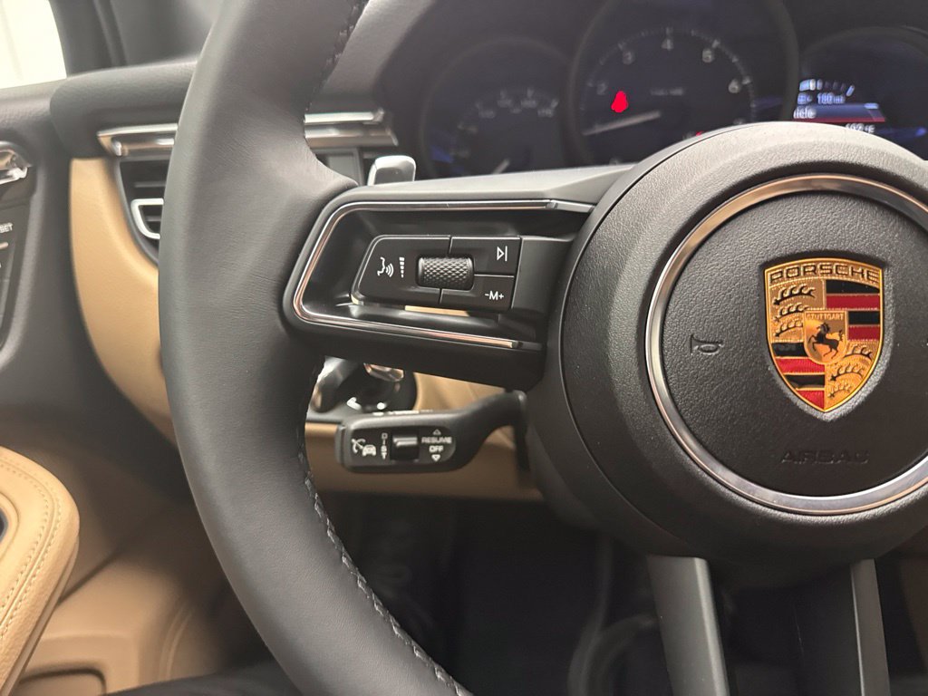 Used 2026 Porsche Macan AWD/4WD image 14