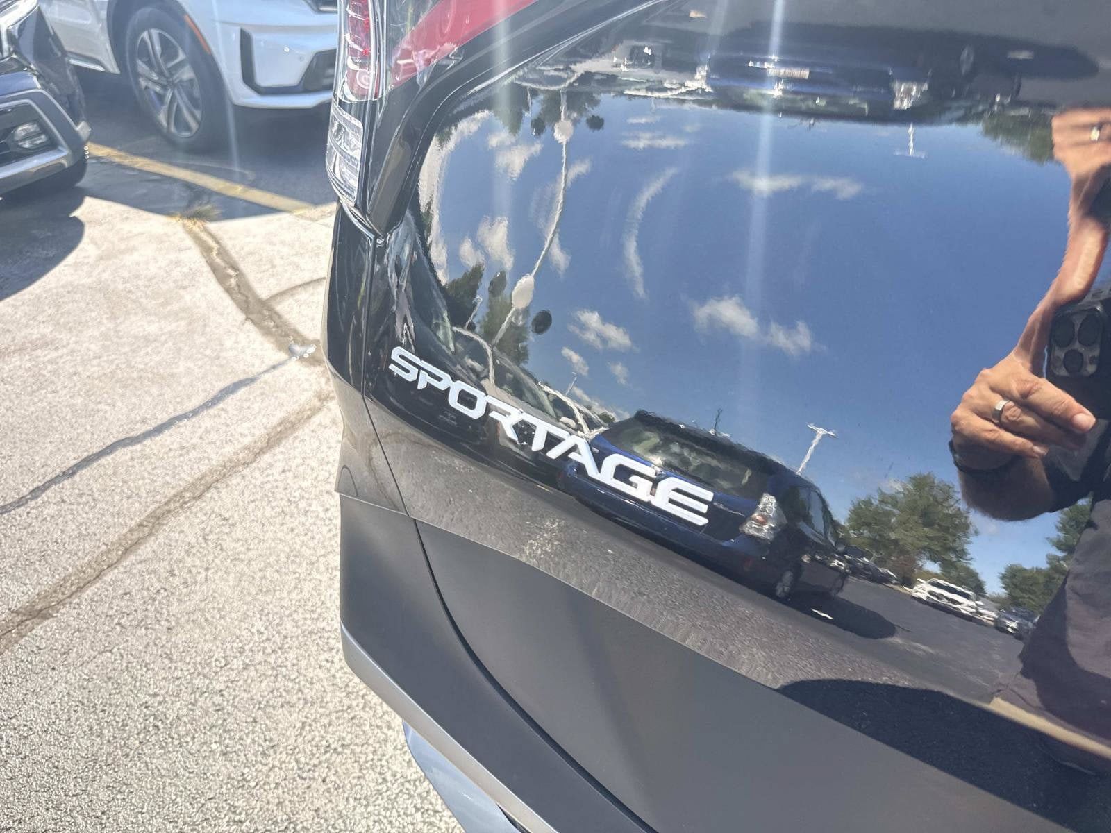 Used 2023 Kia Sportage LX AWD/4WD image 5