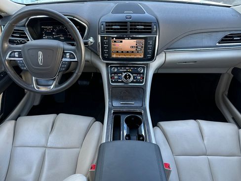 Used 2017 Lincoln Continental Select w/ Technology Package FWD image 14