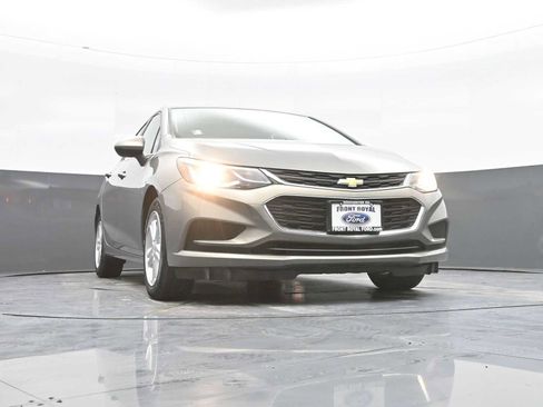 Used 2018 Chevrolet Cruze LT w/ Convenience Package image 34