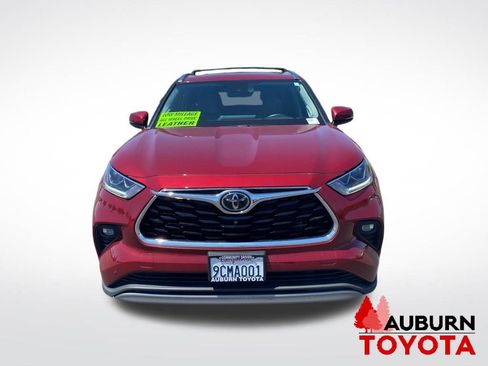 Used 2022 Toyota Highlander Platinum AWD/4WD image 2