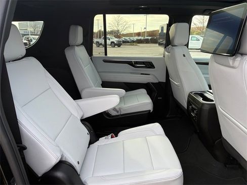 New 2025 Chevrolet Suburban Premier image 15