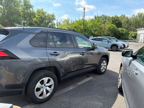Used 2019 Toyota RAV4 LE w/ All Weather Liner Package AWD/4WD image 10