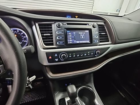 Used 2019 Toyota Highlander LE image 13