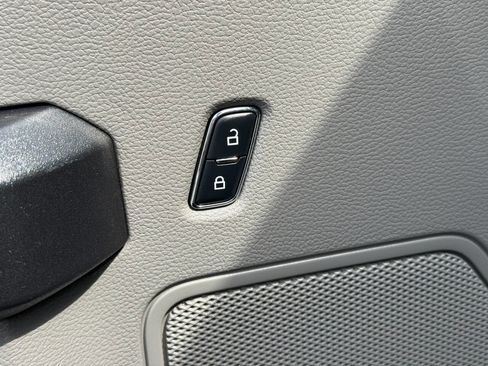 Used 2015 Ford F150 XL w/ Equipment Group 101A Mid AWD/4WD image 12