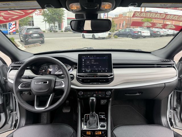 Used 2025 Jeep Compass Limited AWD/4WD image 11