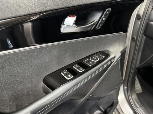 Used 2019 Kia Sorento SX image 36