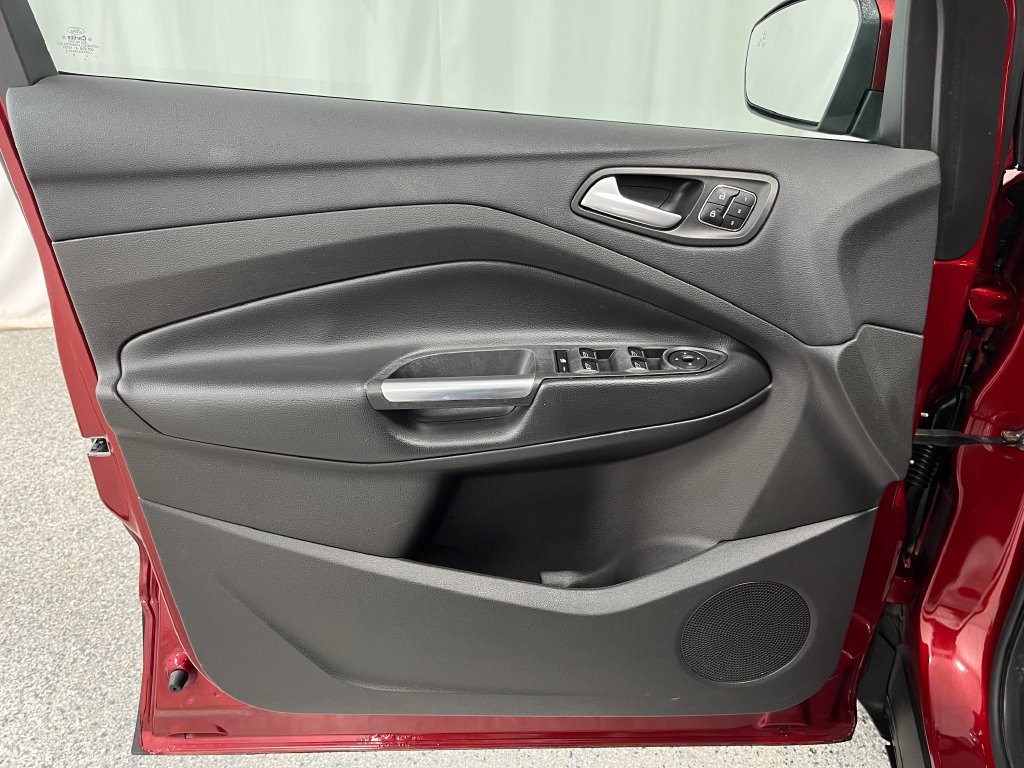 Used 2018 Ford Escape Titanium w/ Ford Safe & Smart Package AWD/4WD image 18