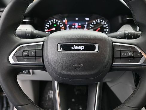 Used 2024 Jeep Compass Latitude image 29
