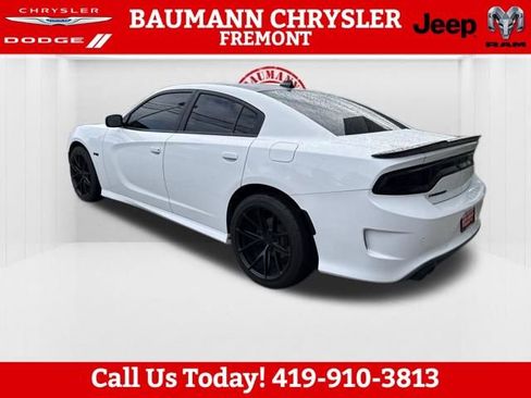 Used 2018 Dodge Charger R/T RWD image 4
