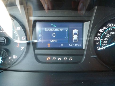Used 2017 Ford Taurus SEL FWD image 22