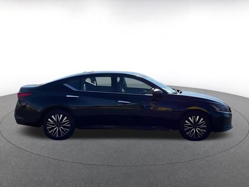 Used 2025 Nissan Altima 2.5 SV image 10