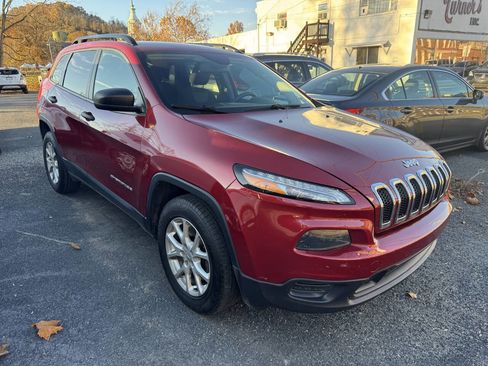 Used 2017 Jeep Cherokee Sport w/ Cold Weather Group image 6