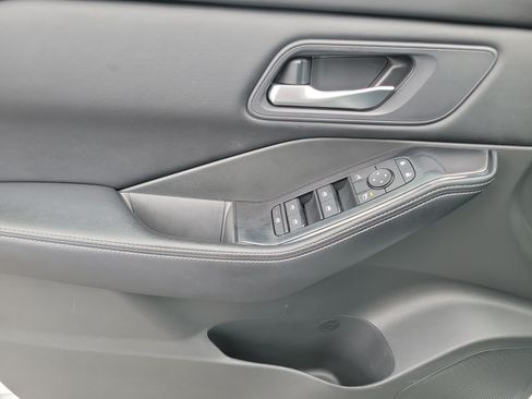 Used 2025 Nissan Rogue SV FWD image 27