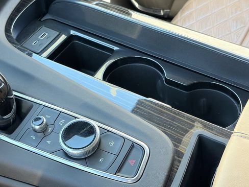 Used 2022 Cadillac Escalade ESV Premium Luxury w/ Performance Package AWD/4WD image 31