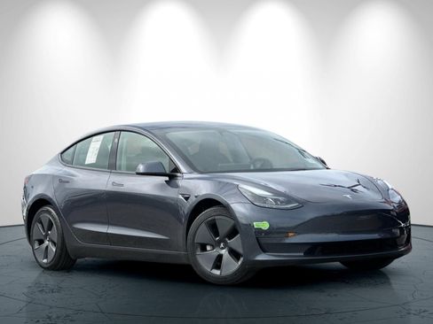 Used 2023 Tesla Model 3 Standard Range image 2