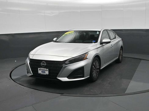 Used 2023 Nissan Altima 2.5 SV FWD image 4