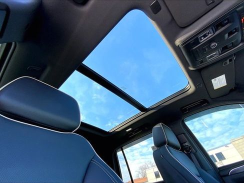 Used 2023 GMC Yukon XL SLT image 22