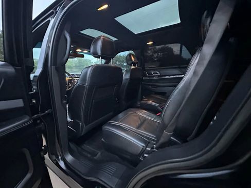 Used 2016 Ford Explorer Platinum image 15