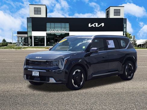Used 2024 Kia EV9 Land AWD/4WD image 4
