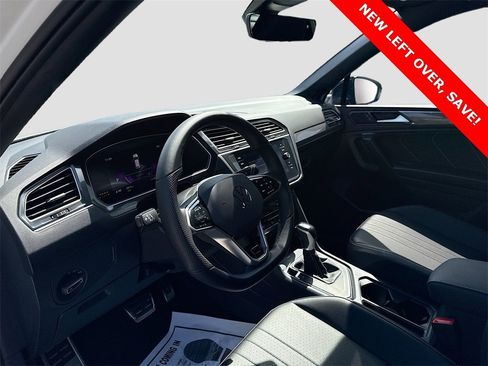 Used 2024 Volkswagen Tiguan SE R-Line image 9
