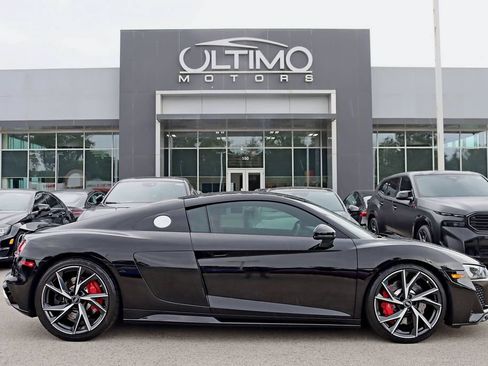 Used 2021 Audi R8 V10 w/ Premium Package RWD image 40
