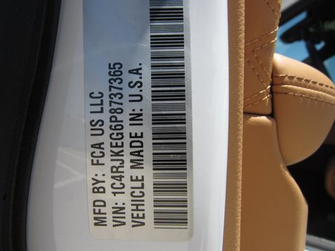Used 2023 Jeep Grand Cherokee L Summit AWD/4WD image 29