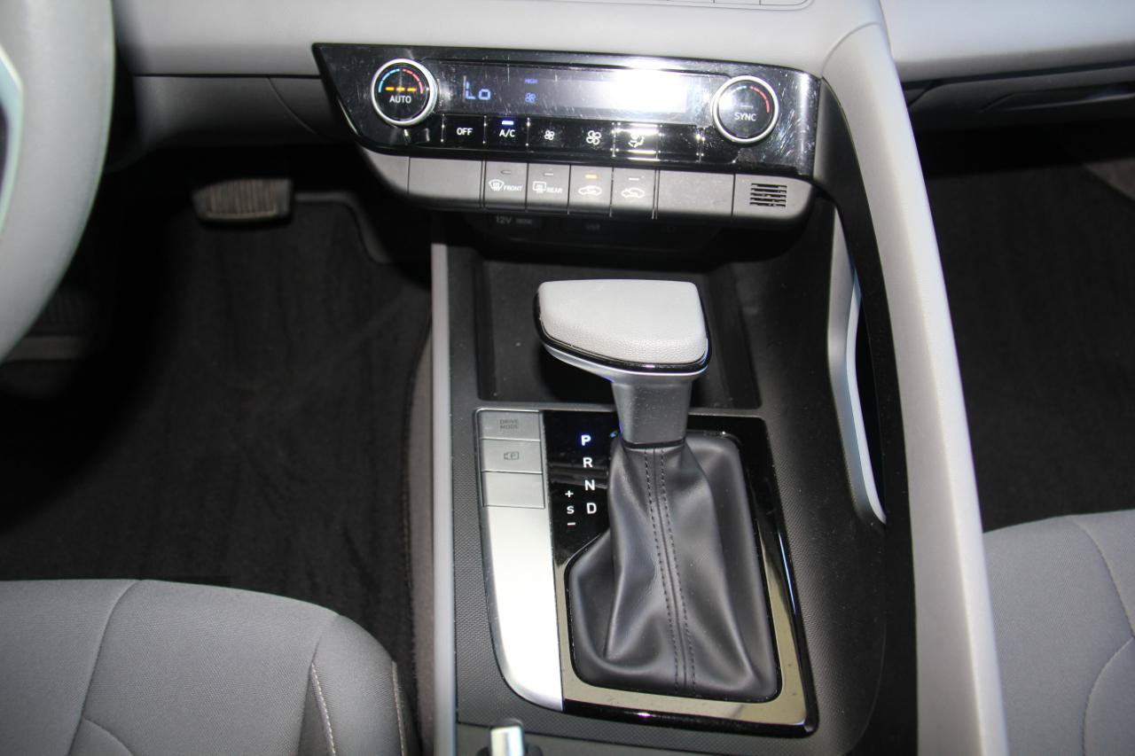 Used 2024 Hyundai Elantra SEL FWD image 24