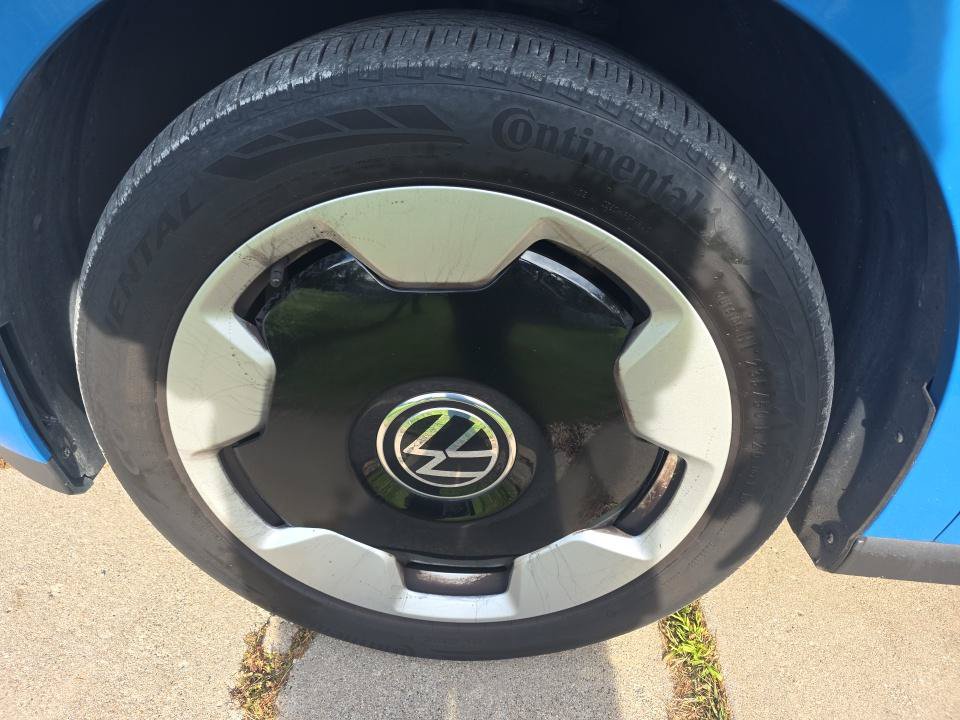 Used 2025 Volkswagen ID. Buzz Pro S Plus AWD/4WD image 13