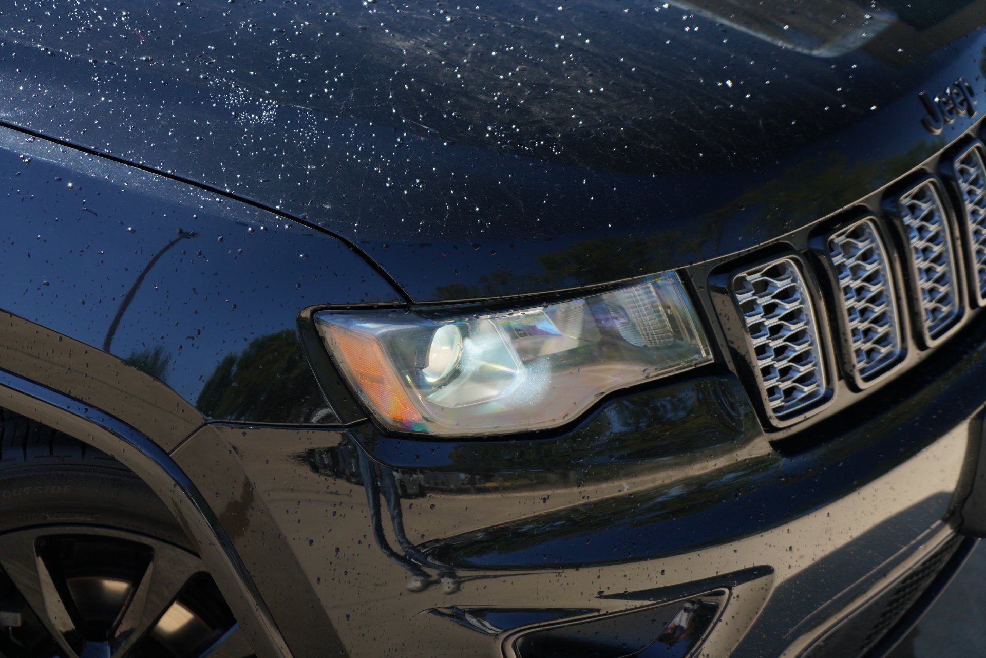 Used 2018 Jeep Grand Cherokee Altitude AWD/4WD image 2