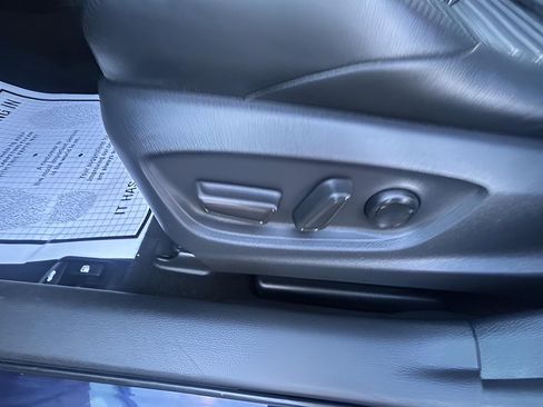 Used 2020 Toyota Corolla XSE image 13