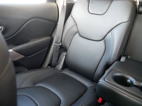 Used 2017 Jeep Cherokee Limited w/ Trailer Tow Group image 12