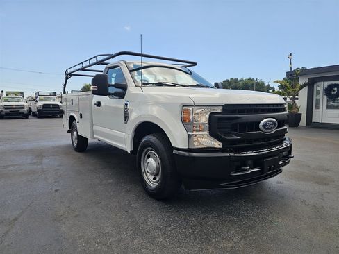 Used 2022 Ford F250 XL w/ Power Equipment Group RWD image 3
