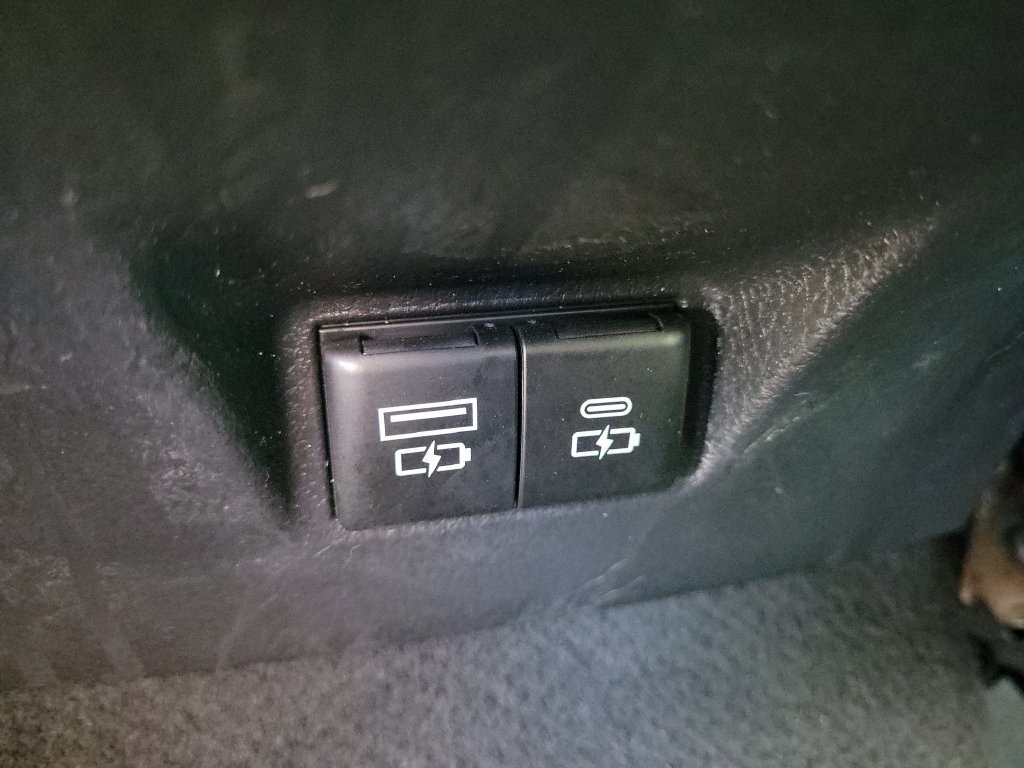 Used 2025 Toyota Camry XLE FWD image 10