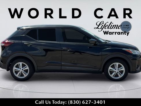 Used 2021 Nissan Kicks S FWD image 2