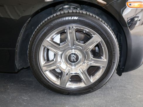 Used 2015 Rolls-Royce Wraith RWD image 40