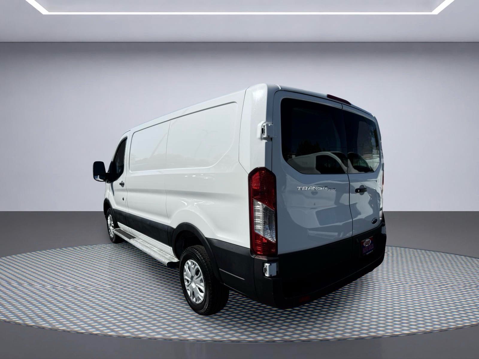 Used 2025 Ford Transit 250 Low Roof w/ Exterior Upgrade Package RWD image 4