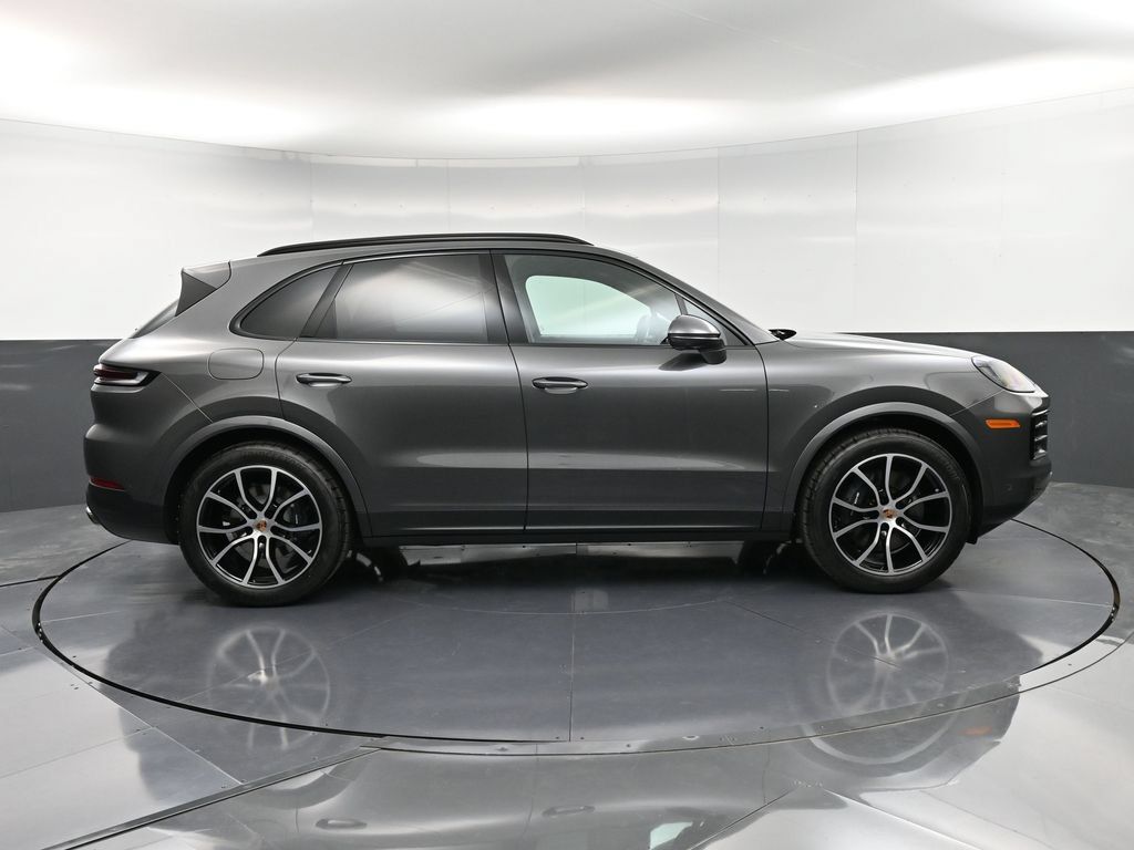 Certified 2026 Porsche Cayenne AWD/4WD image 9