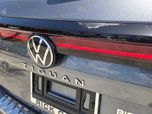 Used 2026 Volkswagen Tiguan SE w/ Panoramic Sunroof Package FWD image 14