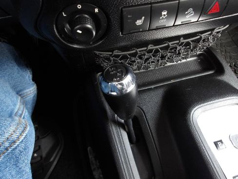Used 2014 Jeep Wrangler Unlimited Sahara w/ Mopar Chrome Edition Group AWD/4WD image 20