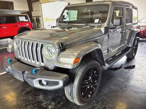 Used 2022 Jeep Wrangler Unlimited Sahara w/ Cold Weather Group AWD/4WD image 6
